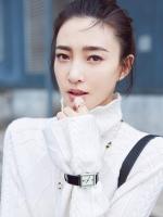 这次瑞士艾戈勒的秋冬拼搭请来王丽坤,尽显腕间美学密码